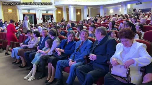 Прямо сейчас в Национальном театре проходит торжественное мероприятие, посвященное Дню матери