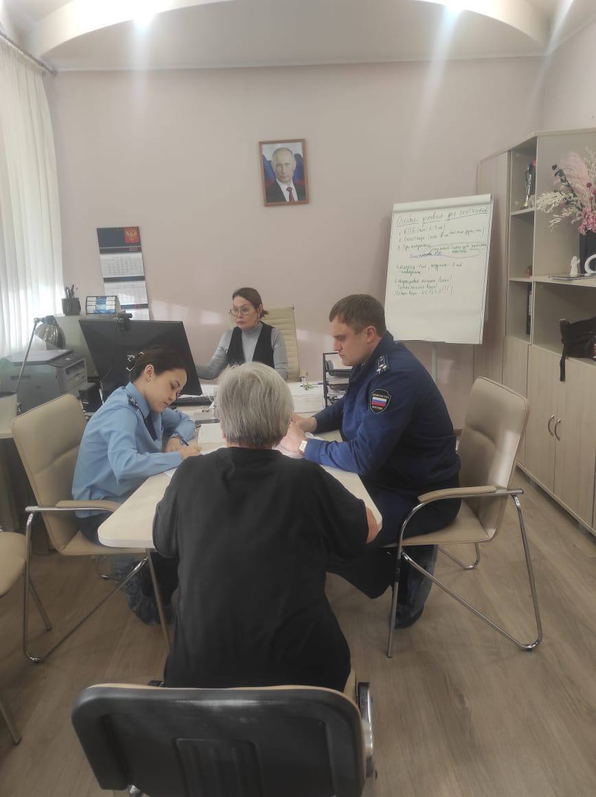 В преддверии Международного дня инвалидов прокурор города посетил БУ РА «Дом-Интернат «Алтай» В преддверии Международного дня инвалидов прокурор города посетил БУ РА «Дом-Интернат «Алтай»