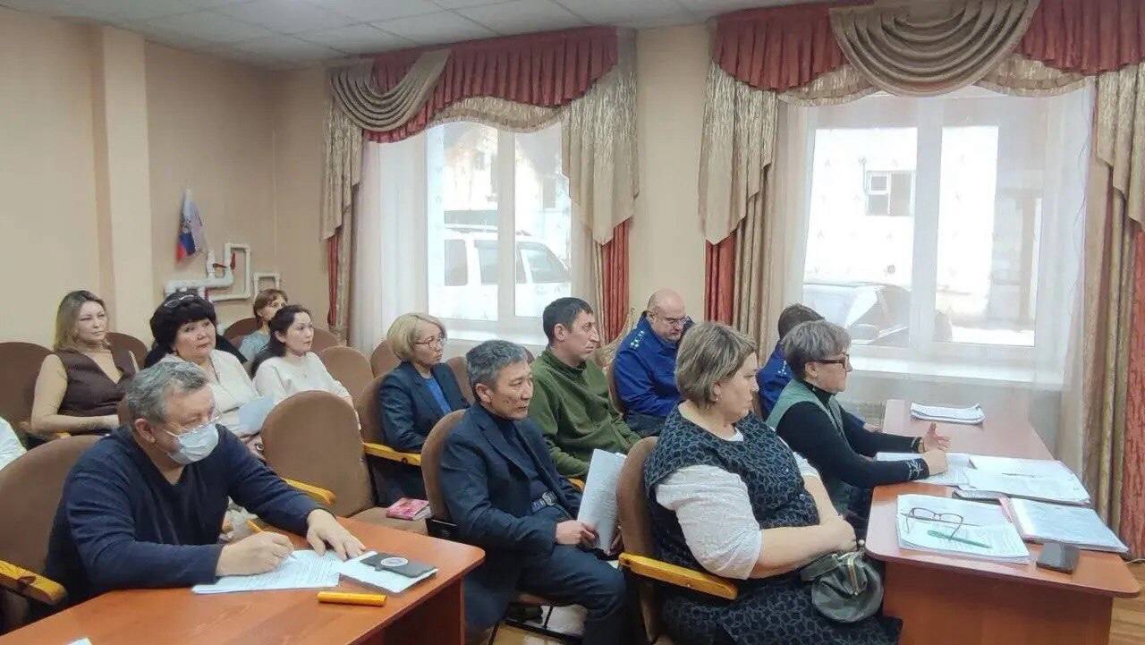 Сотрудники прокуратуры Чемальского района приняли участие в заседании постоянных комиссий Совета депутатов района Сотрудники прокуратуры Чемальского района приняли участие в заседании постоянных комиссий Совета депутатов района