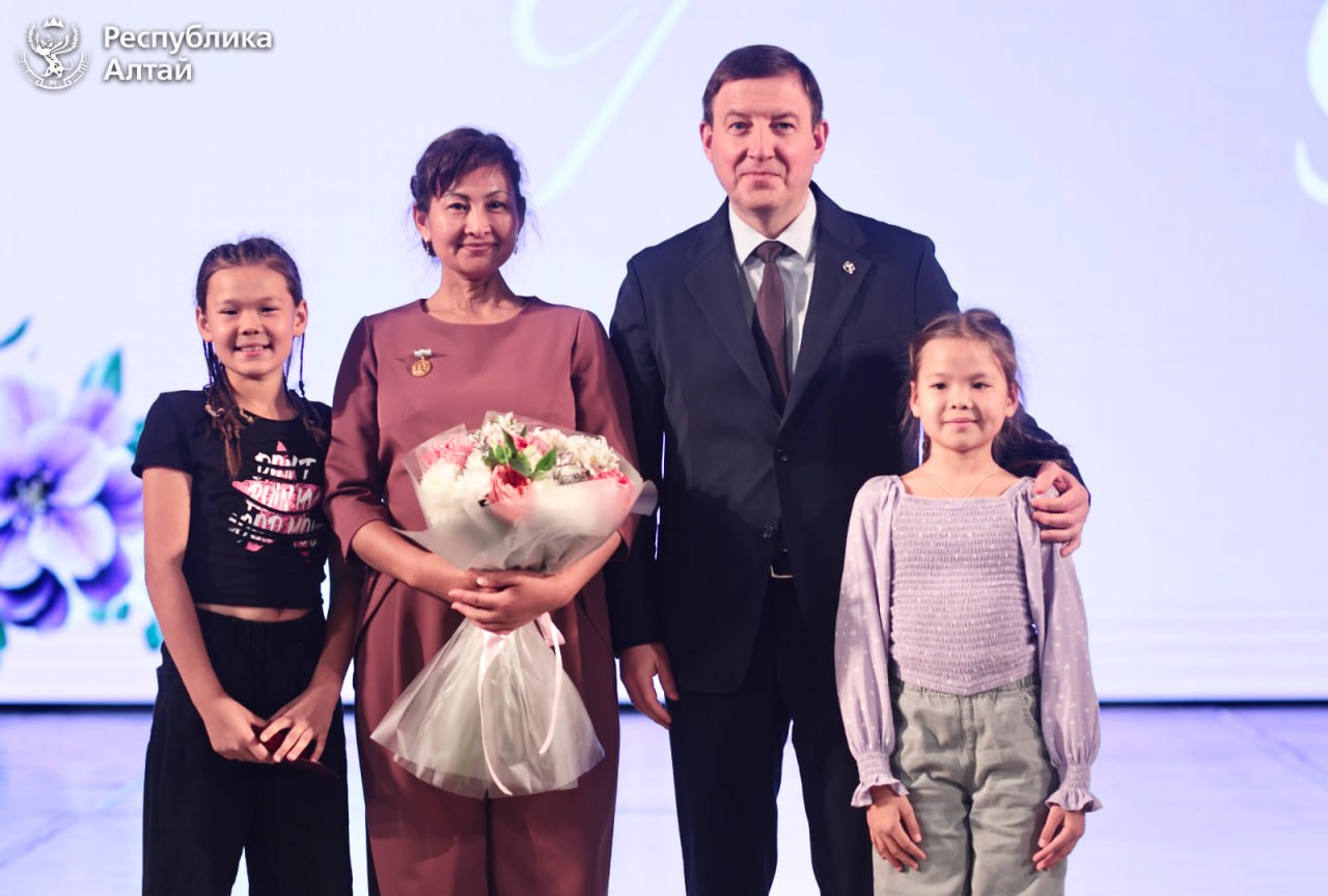 В Горно-Алтайске состоялось торжественное мероприятие ко Дню матери В Горно-Алтайске состоялось торжественное мероприятие ко Дню матери