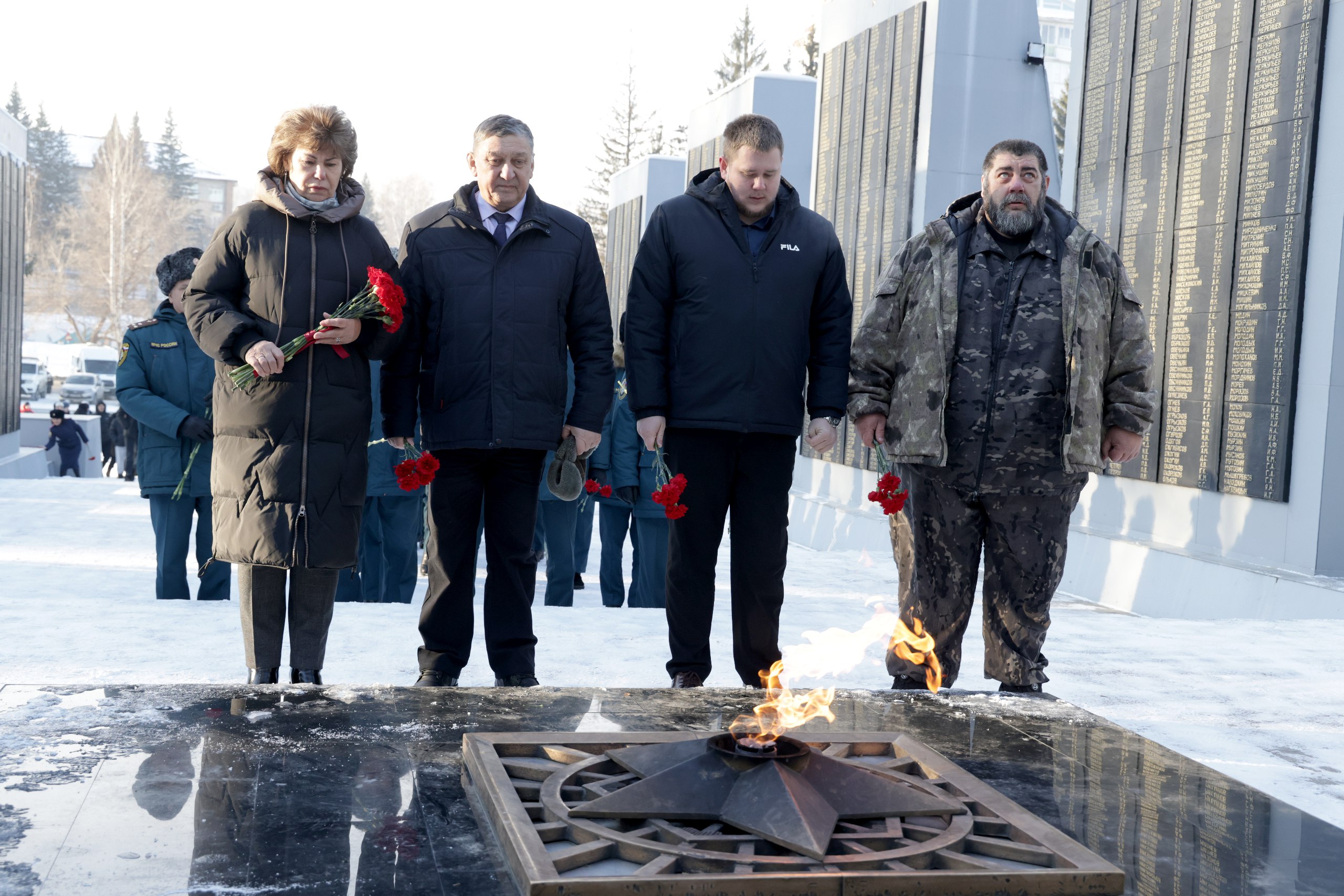 Имя твое неизвестно, подвиг твой бессмертен Имя твое неизвестно, подвиг твой бессмертен