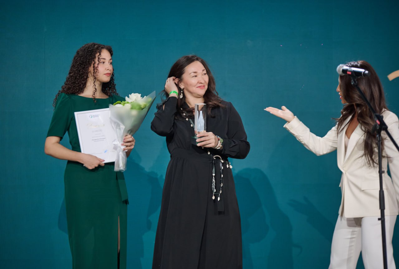 Руководитель проекта «Чистый Алтай» Инна Муклаева заняла третье место в номинации «Экологические лидеры» «Зеленой премии-2025», награждение состоялось в Москве Руководитель проекта «Чистый Алтай» Инна Муклаева заняла третье место в номинации «Экологические лидеры» «Зеленой премии-2025», награждение состоялось в Москве