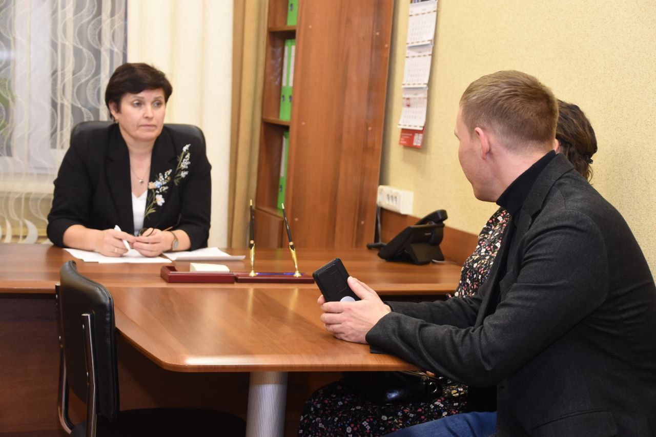 Шесть горожан обратились на личный прием к мэру Горно-Алтайска Ольге Сафроновой Шесть горожан обратились на личный прием к мэру Горно-Алтайска Ольге Сафроновой