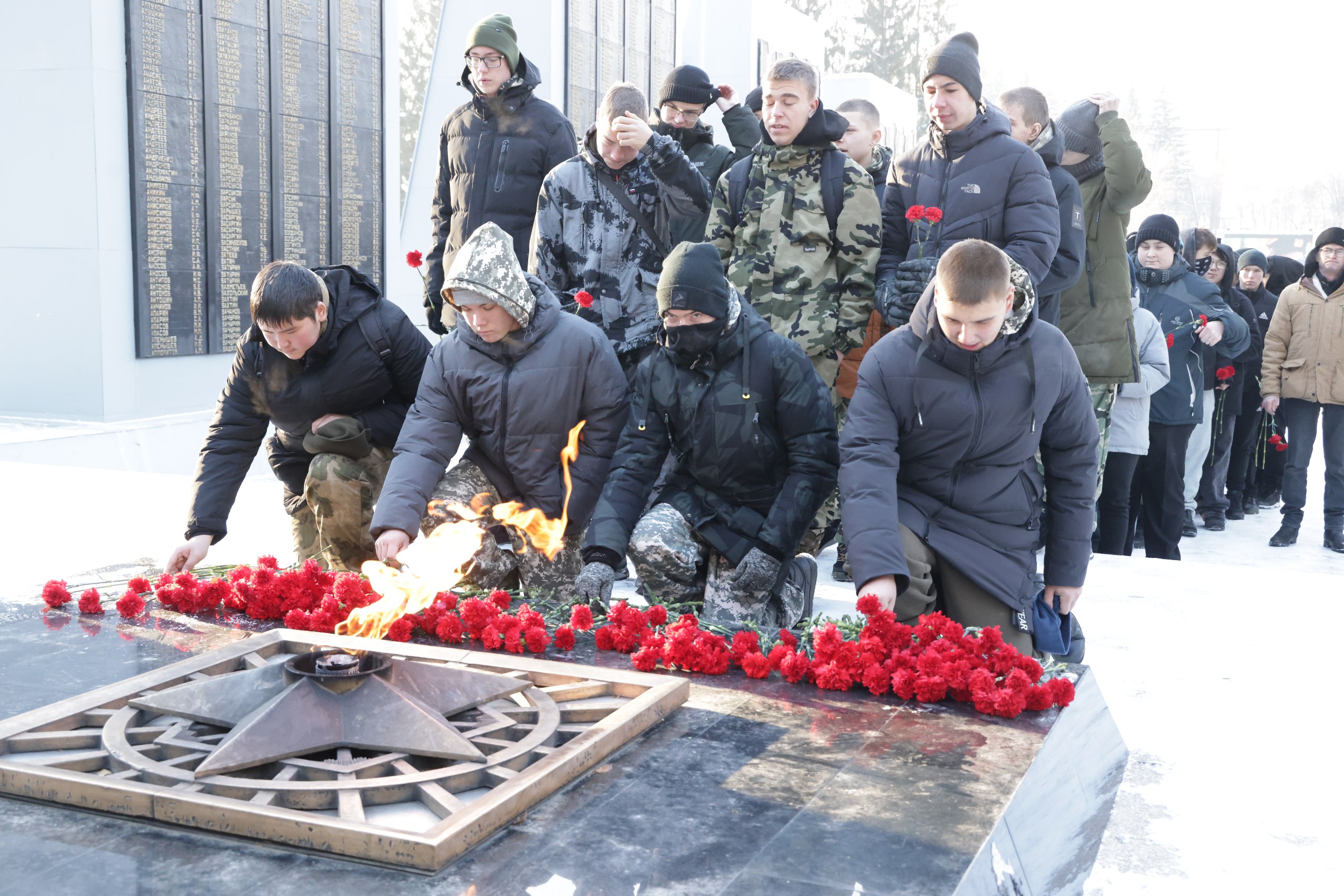 Имя твое неизвестно, подвиг твой бессмертен Имя твое неизвестно, подвиг твой бессмертен
