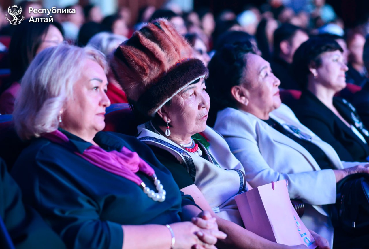 В Горно-Алтайске состоялось торжественное мероприятие ко Дню матери В Горно-Алтайске состоялось торжественное мероприятие ко Дню матери