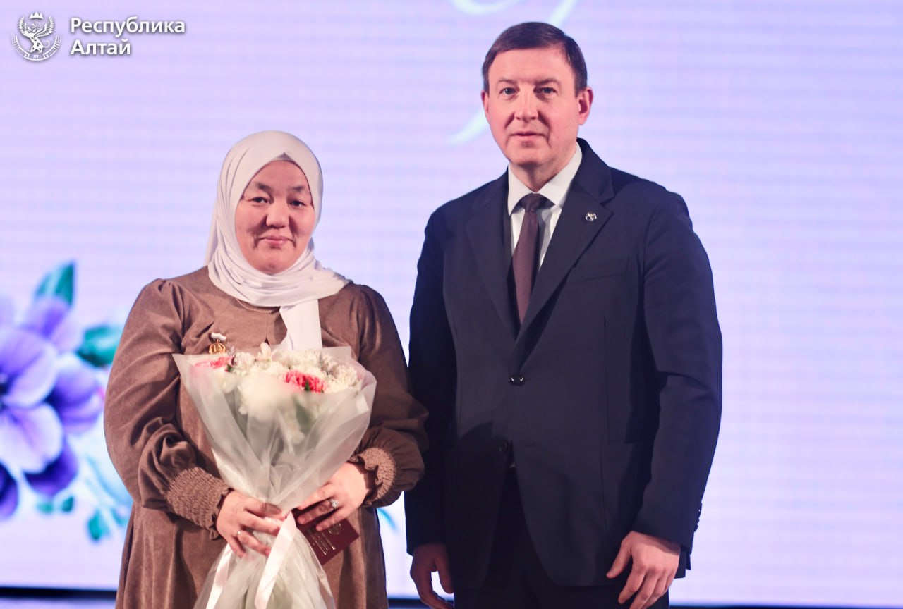 В Горно-Алтайске состоялось торжественное мероприятие ко Дню матери В Горно-Алтайске состоялось торжественное мероприятие ко Дню матери