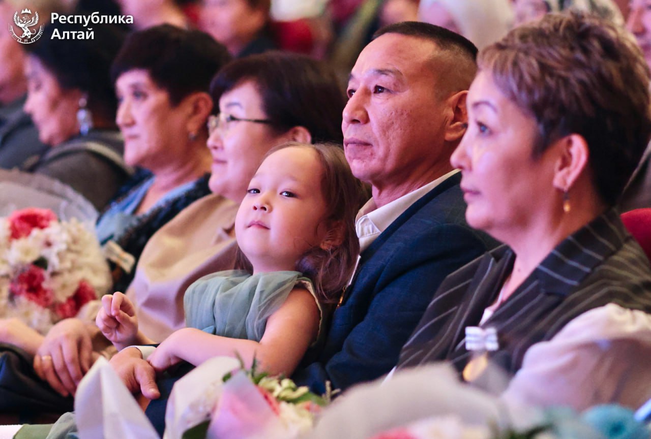В Горно-Алтайске состоялось торжественное мероприятие ко Дню матери В Горно-Алтайске состоялось торжественное мероприятие ко Дню матери