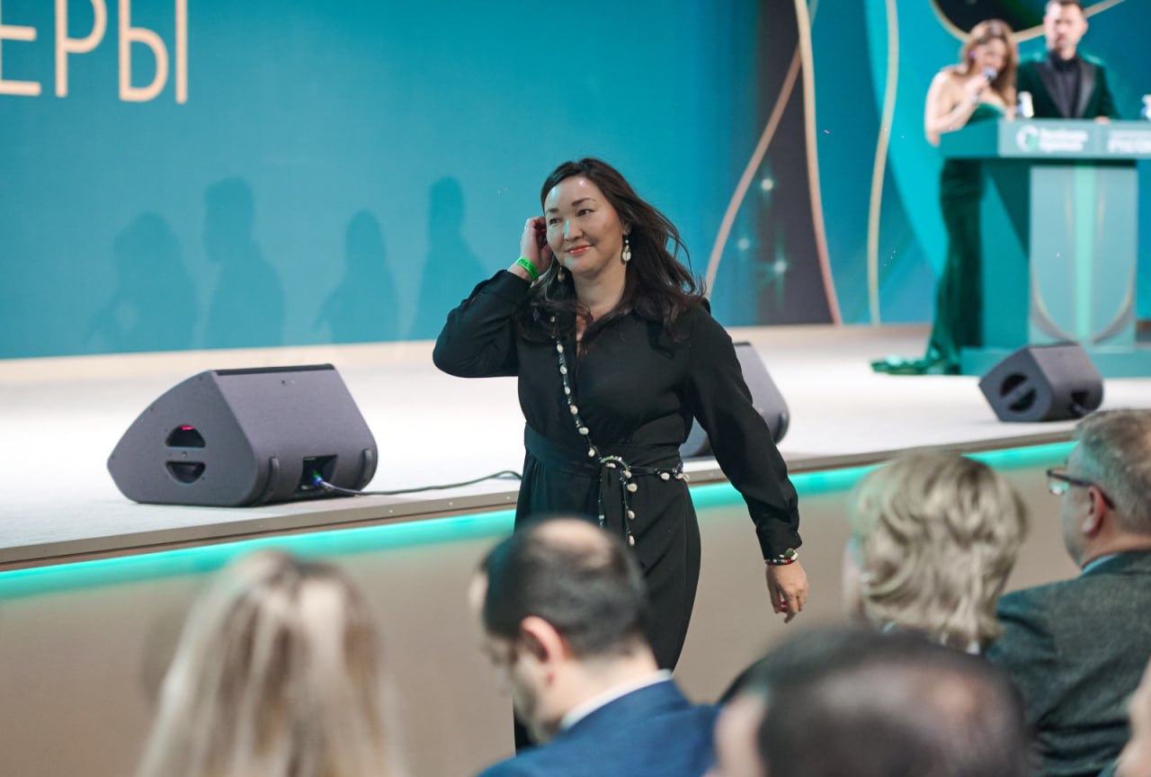 Руководитель проекта «Чистый Алтай» Инна Муклаева заняла третье место в номинации «Экологические лидеры» «Зеленой премии-2025», награждение состоялось в Москве Руководитель проекта «Чистый Алтай» Инна Муклаева заняла третье место в номинации «Экологические лидеры» «Зеленой премии-2025», награждение состоялось в Москве