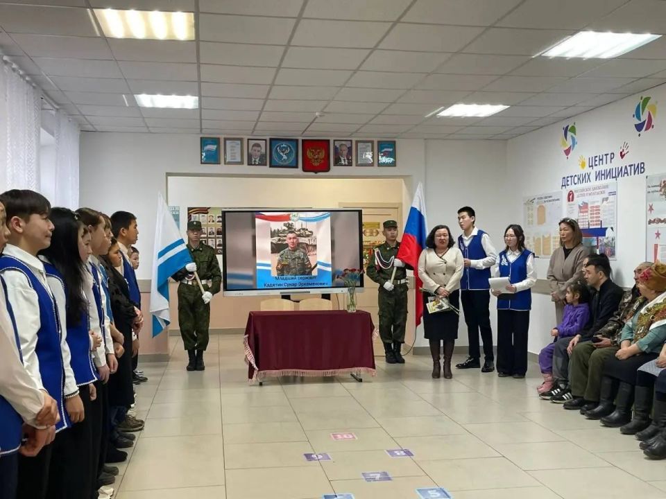 В Мендур-Сокконской школе открыли «Парту Героя» в память о выпускнике, погибшем в зоне СВО