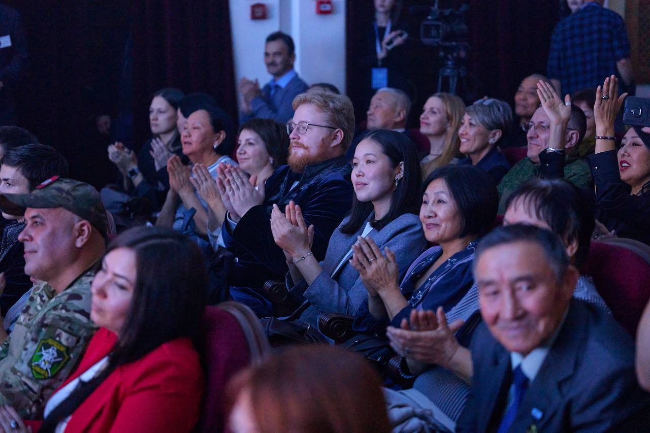 Александр Прокопьев: В Национальном театре Республики Алтай состоялось награждение наших талантов — призеров премии «Престиж Алтай 2025» Александр Прокопьев: В Национальном театре Республики Алтай состоялось награждение наших талантов — призеров премии «Престиж Алтай 2025»