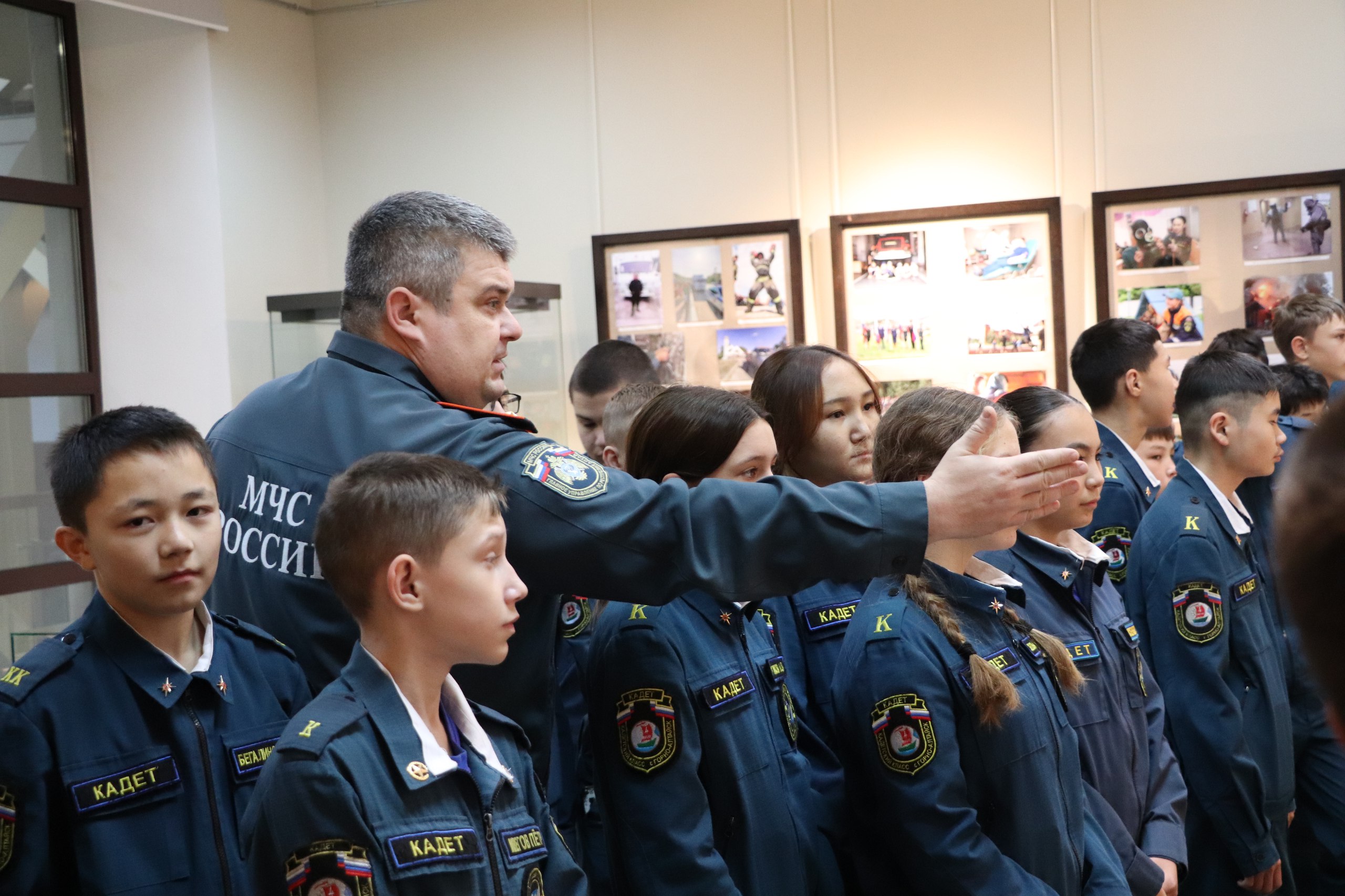 Кадеты-спасатели из Горно-Алтайска побывали на необычной экскурсии — в мир героев МЧС Кадеты-спасатели из Горно-Алтайска побывали на необычной экскурсии — в мир героев МЧС