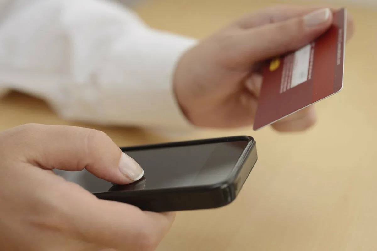 Прокуратура Майминского района поддержала обвинение по уголовному делу о краже денежных средств с банковской карты