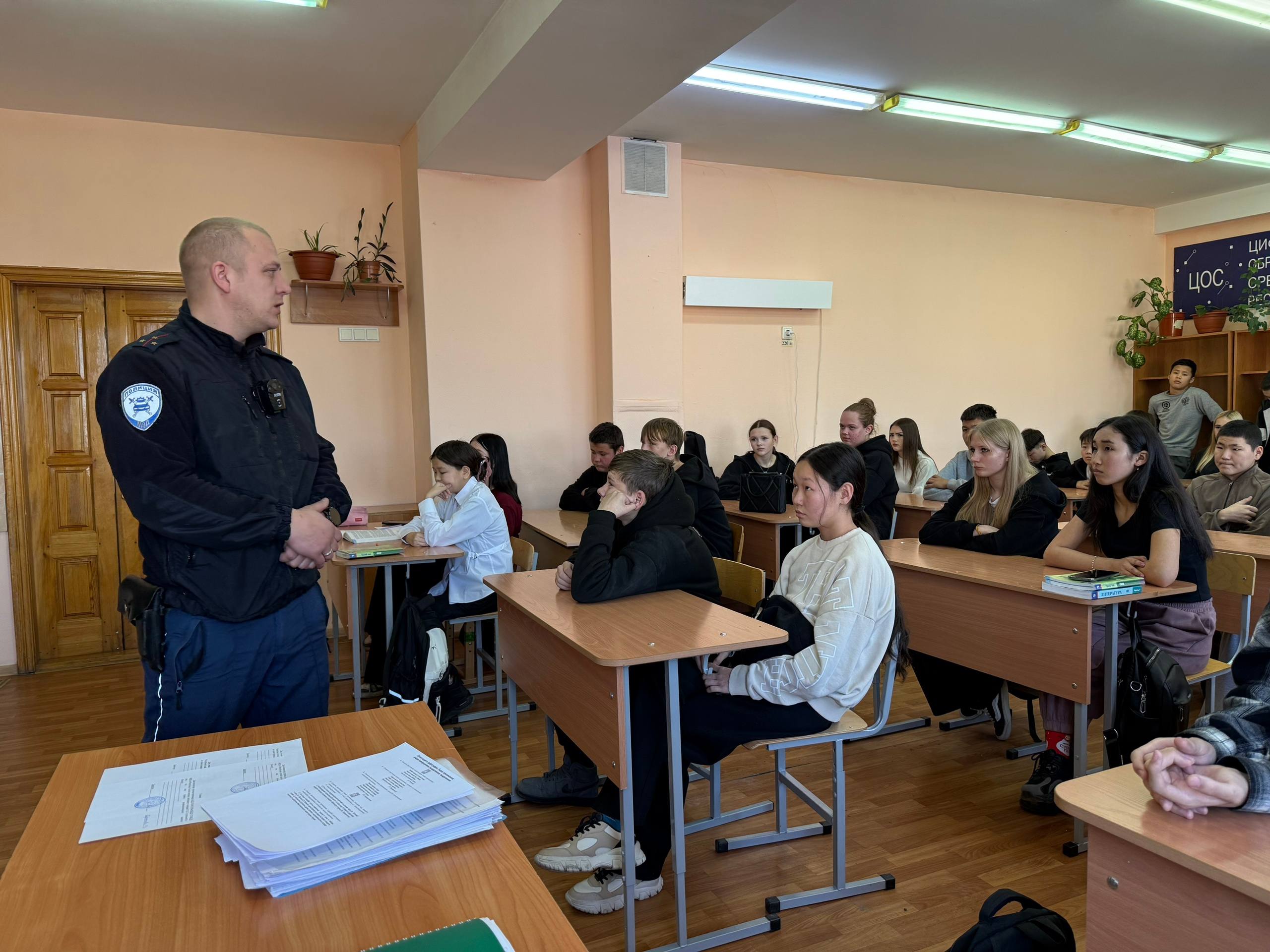 В рамках акции «Трезвый взгляд» сотрудники региональной Госавтоинспекции провели профилактические беседы со студентами и школьниками в Горно-Алтайске В рамках акции «Трезвый взгляд» сотрудники региональной Госавтоинспекции провели профилактические беседы со студентами и школьниками в Горно-Алтайске