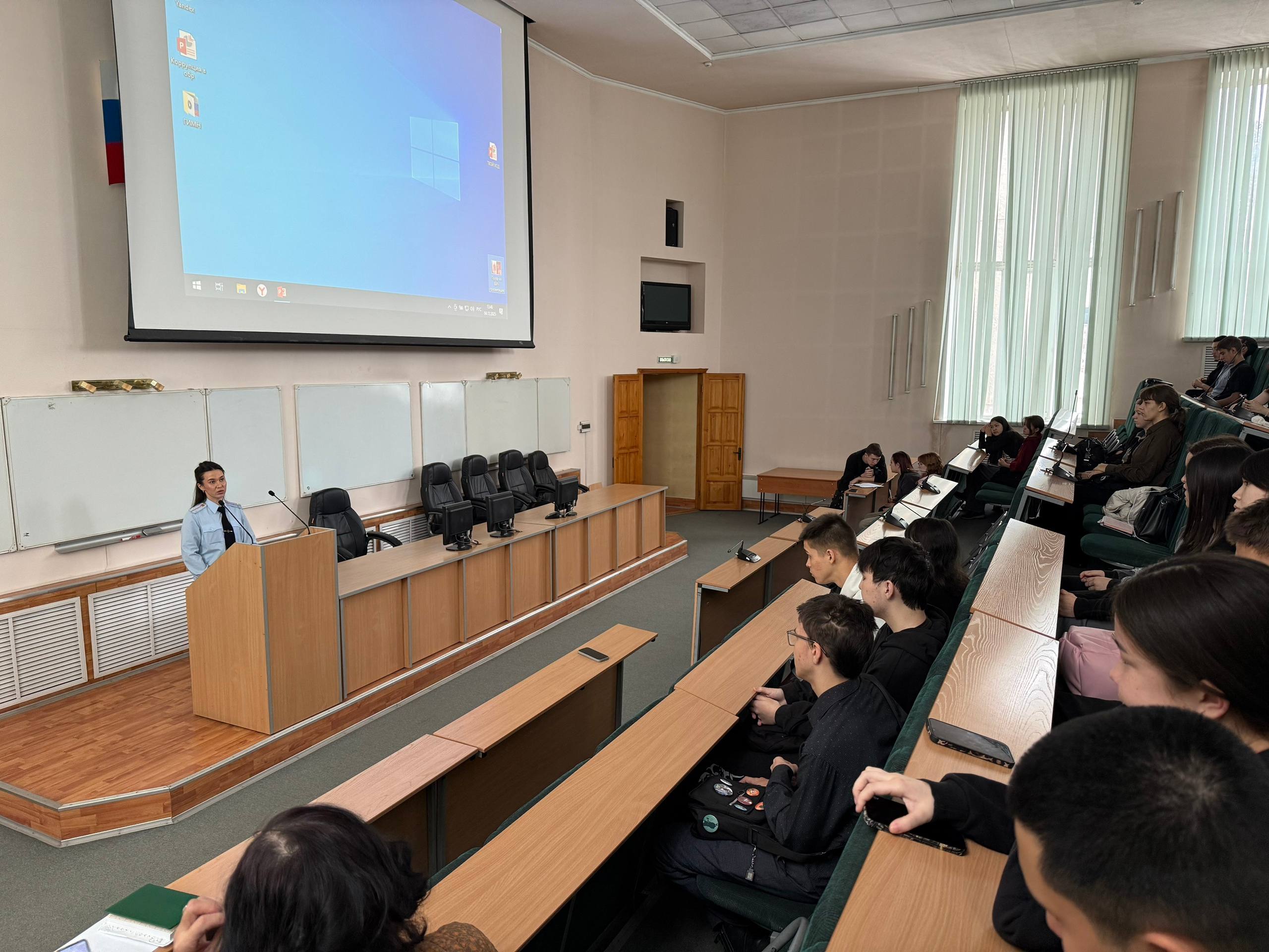 В рамках акции «Трезвый взгляд» сотрудники региональной Госавтоинспекции провели профилактические беседы со студентами и школьниками в Горно-Алтайске В рамках акции «Трезвый взгляд» сотрудники региональной Госавтоинспекции провели профилактические беседы со студентами и школьниками в Горно-Алтайске