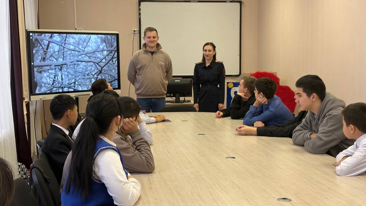 Сотрудники Госавтоинспекции провели познавательное занятие для детей-инвалидов и детей с ограниченными возможностями здоровья Сотрудники Госавтоинспекции провели познавательное занятие для детей-инвалидов и детей с ограниченными возможностями здоровья