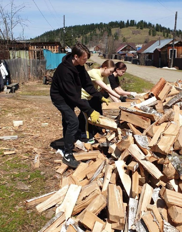 Волонтеров в их праздник за неравнодушие и доброту поблагодарил глава Чойского района Игорь Русских Волонтеров в их праздник за неравнодушие и доброту поблагодарил глава Чойского района Игорь Русских