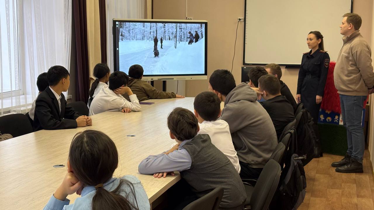 Сотрудники Госавтоинспекции провели познавательное занятие для детей-инвалидов и детей с ограниченными возможностями здоровья Сотрудники Госавтоинспекции провели познавательное занятие для детей-инвалидов и детей с ограниченными возможностями здоровья