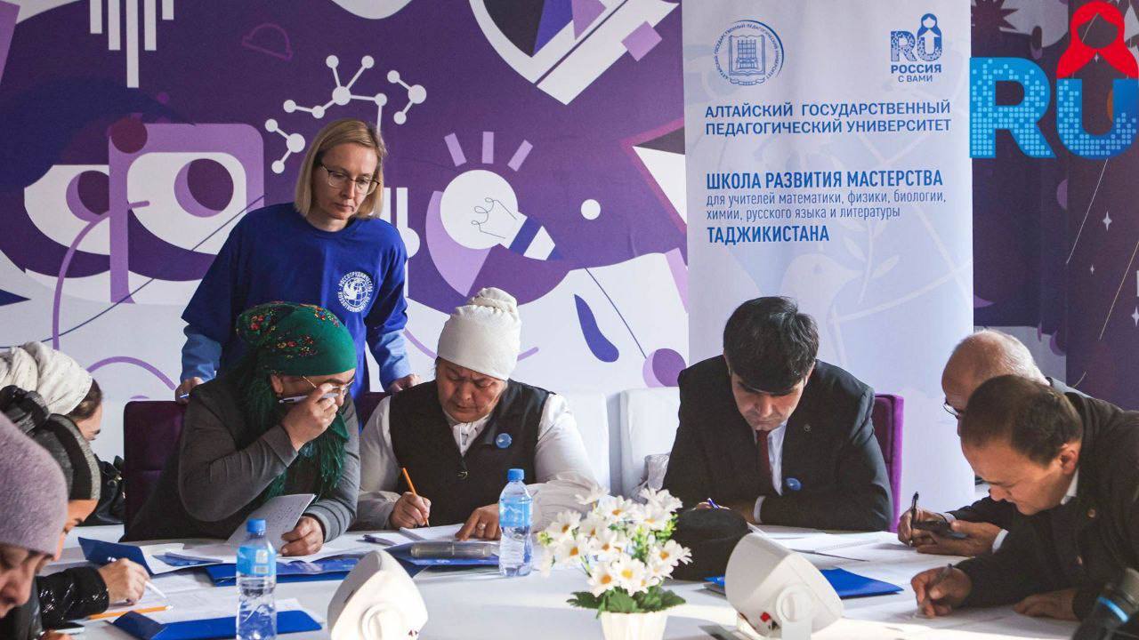 135 педагогов объединились для повышения квалификации в «Школе развития мастерства» в Таджикистане
