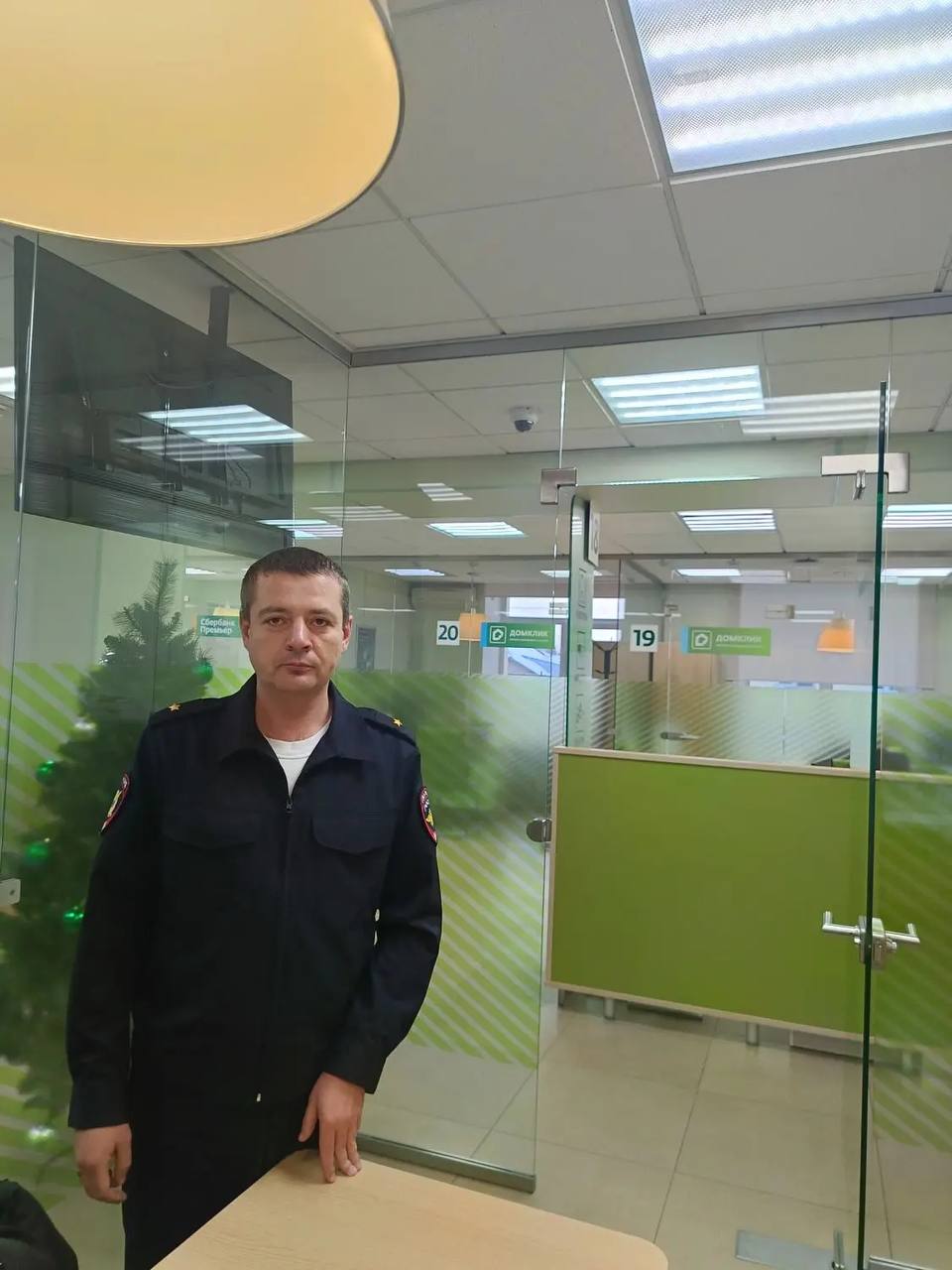 Автоинспекторы проводят профилактические по ПДД беседы в организациях города Автоинспекторы проводят профилактические по ПДД беседы в организациях города