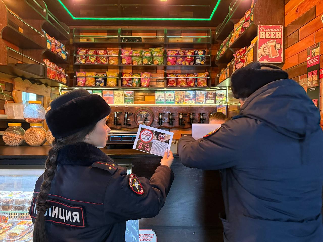 Госавтоинспекторы провели профилактические беседы с посетителями пивнушек Госавтоинспекторы провели профилактические беседы с посетителями пивнушек
