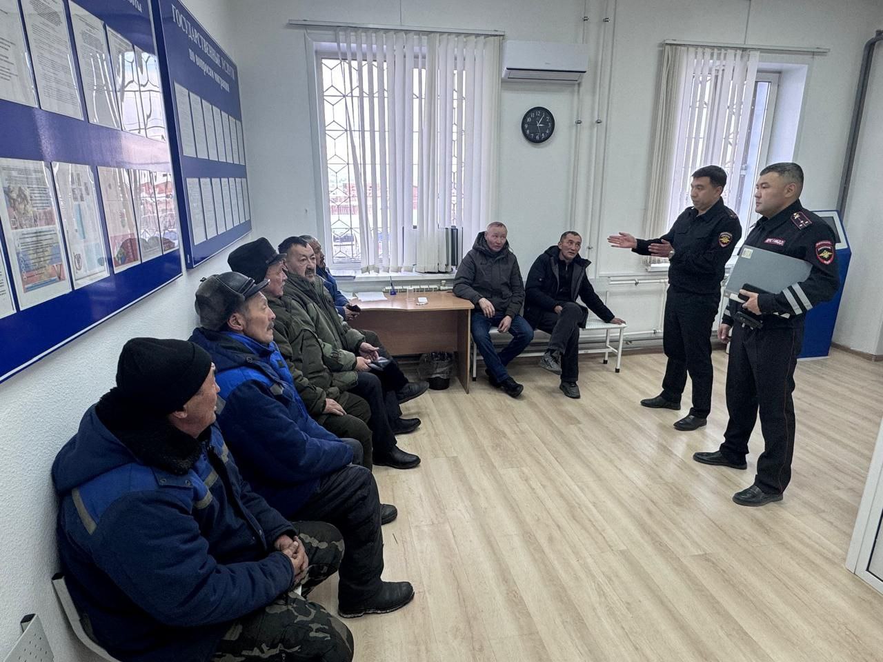 В Кош-Агачском районе автоинспекторы проводят профилактические встречи в организациях В Кош-Агачском районе автоинспекторы проводят профилактические встречи в организациях