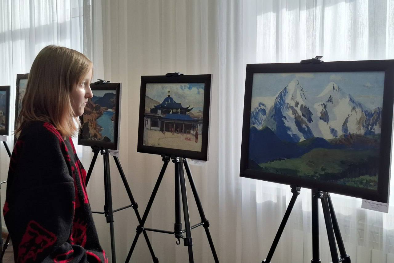 Передвижная выставка картин Григория Ивановича Чорос-Гуркина завершает свою работу по районам Республики Алтай