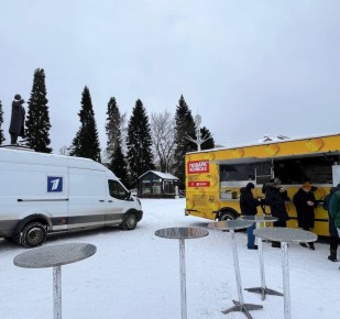 В Горно-Алтайске проходят съемки программы «Повара на колесах» для Первого канала с дегустацией приготовленных блюд из местных продуктов