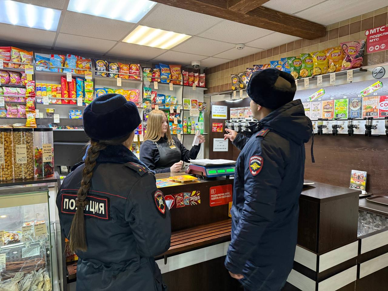 Госавтоинспекторы провели профилактические беседы с посетителями пивнушек Госавтоинспекторы провели профилактические беседы с посетителями пивнушек