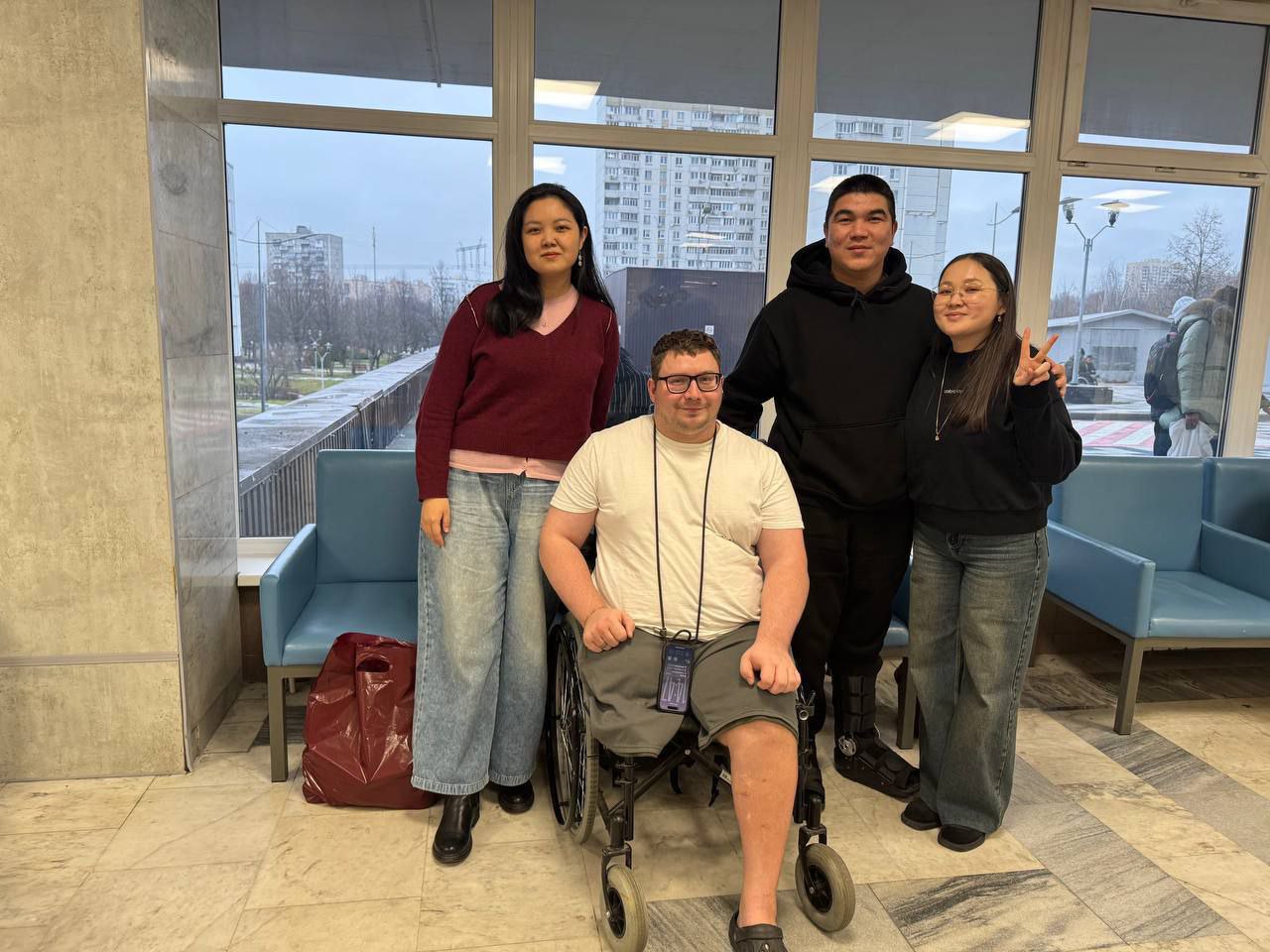 Представители волонтерского штаба и Постоянного представительства Республики Алтай посетили 11 земляков, проходящих лечение в госпиталях Москвы и Московской области Представители волонтерского штаба и Постоянного представительства Республики Алтай посетили 11 земляков, проходящих лечение в госпиталях Москвы и Московской области