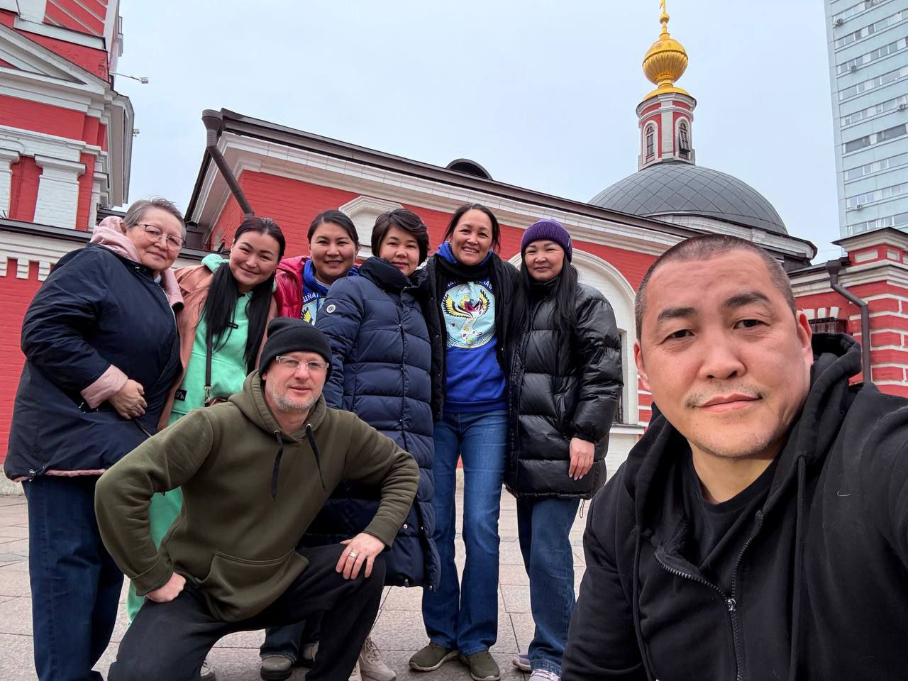 Представители волонтерского штаба и Постоянного представительства Республики Алтай посетили 11 земляков, проходящих лечение в госпиталях Москвы и Московской области