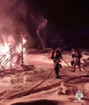 Пожар в селе Турочак: на улице Восточной горели хозяйственные постройки