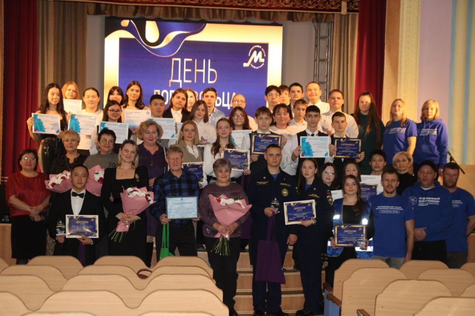 Дарим миру тепло своих сердец - девиз волонтерского движения в Горно-Алтайске