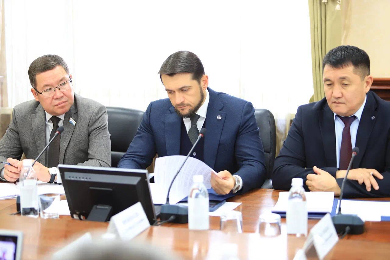 Александр Прокопьев: На очередном заседании Правительства Республики Алтай рассмотрели ряд важных вопросов, среди которых реализация национального проекта «Инфраструктура для жизни» Александр Прокопьев: На очередном заседании Правительства Республики Алтай рассмотрели ряд важных вопросов, среди которых реализация национального проекта «Инфраструктура для жизни»