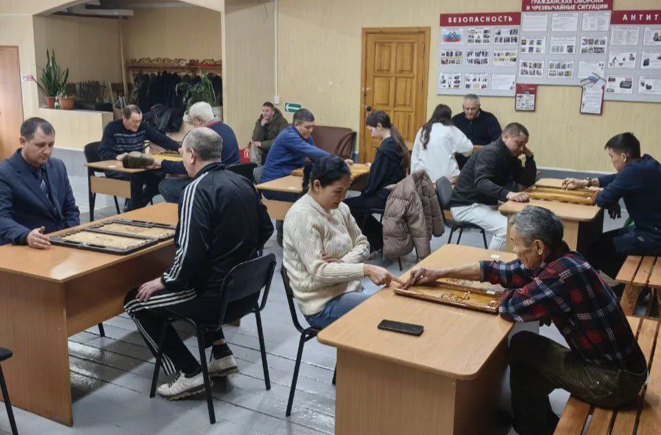 Благотворительный турнир по нардам в поддержку участников СВО прошел в Чемале, сообщила администрация района Благотворительный турнир по нардам в поддержку участников СВО прошел в Чемале, сообщила администрация района