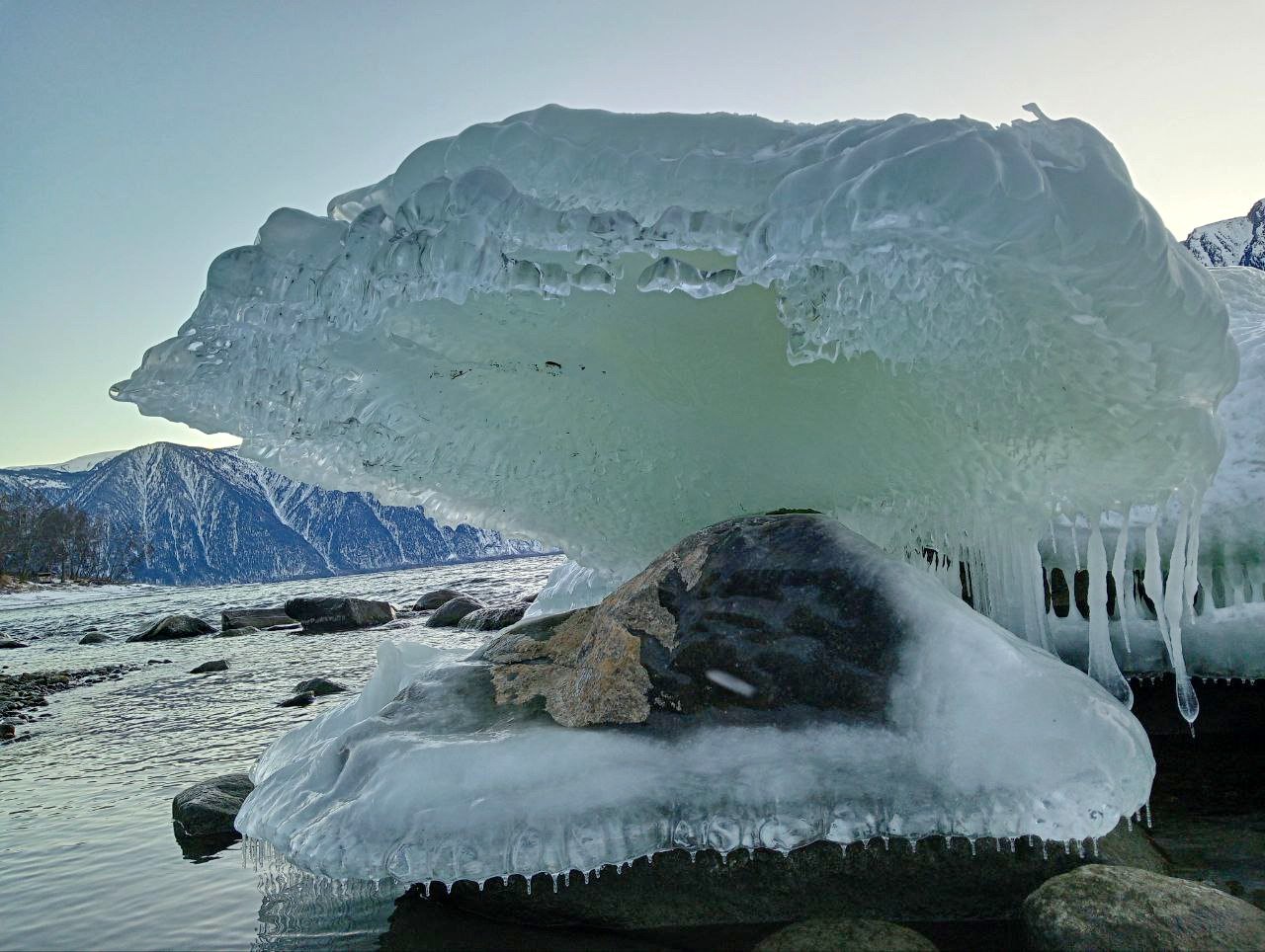 Ледяная архитектура Телецкого озера