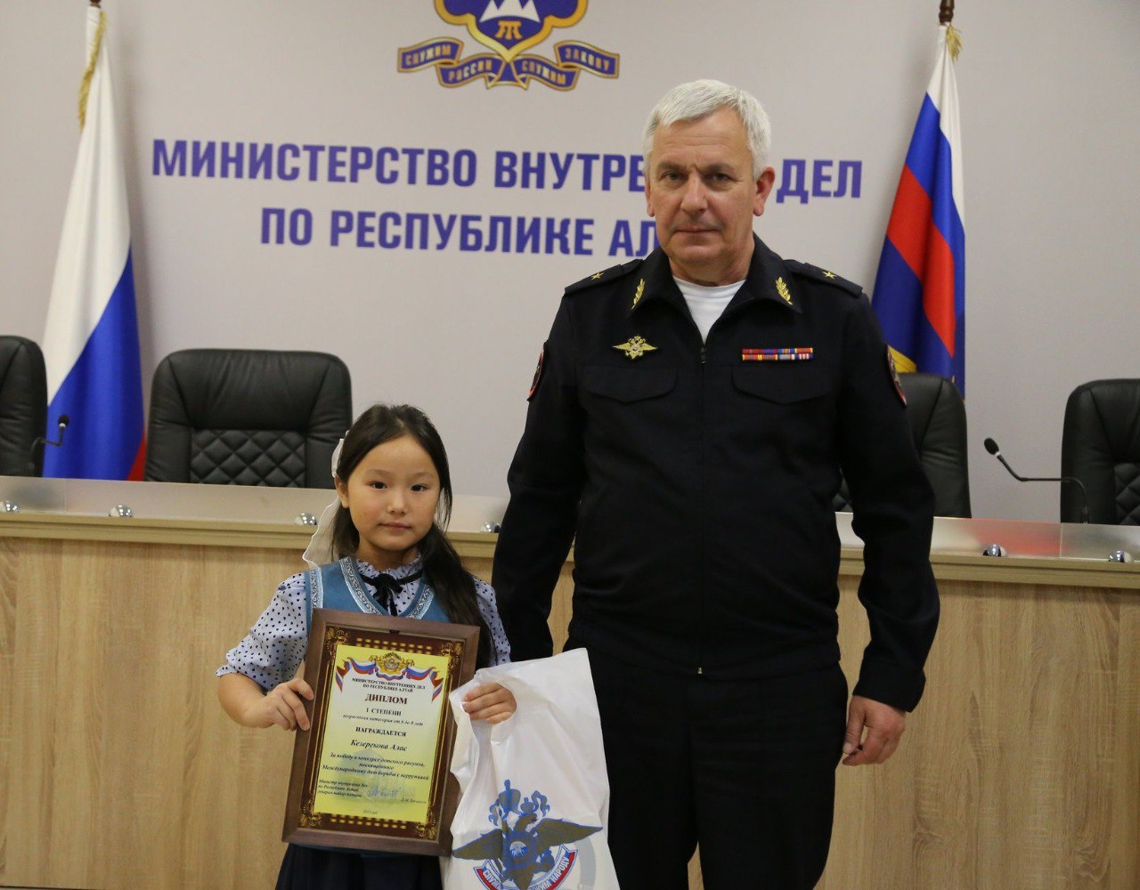 В МВД по Республике Алтай наградили победителей конкурса «Нет коррупции»
