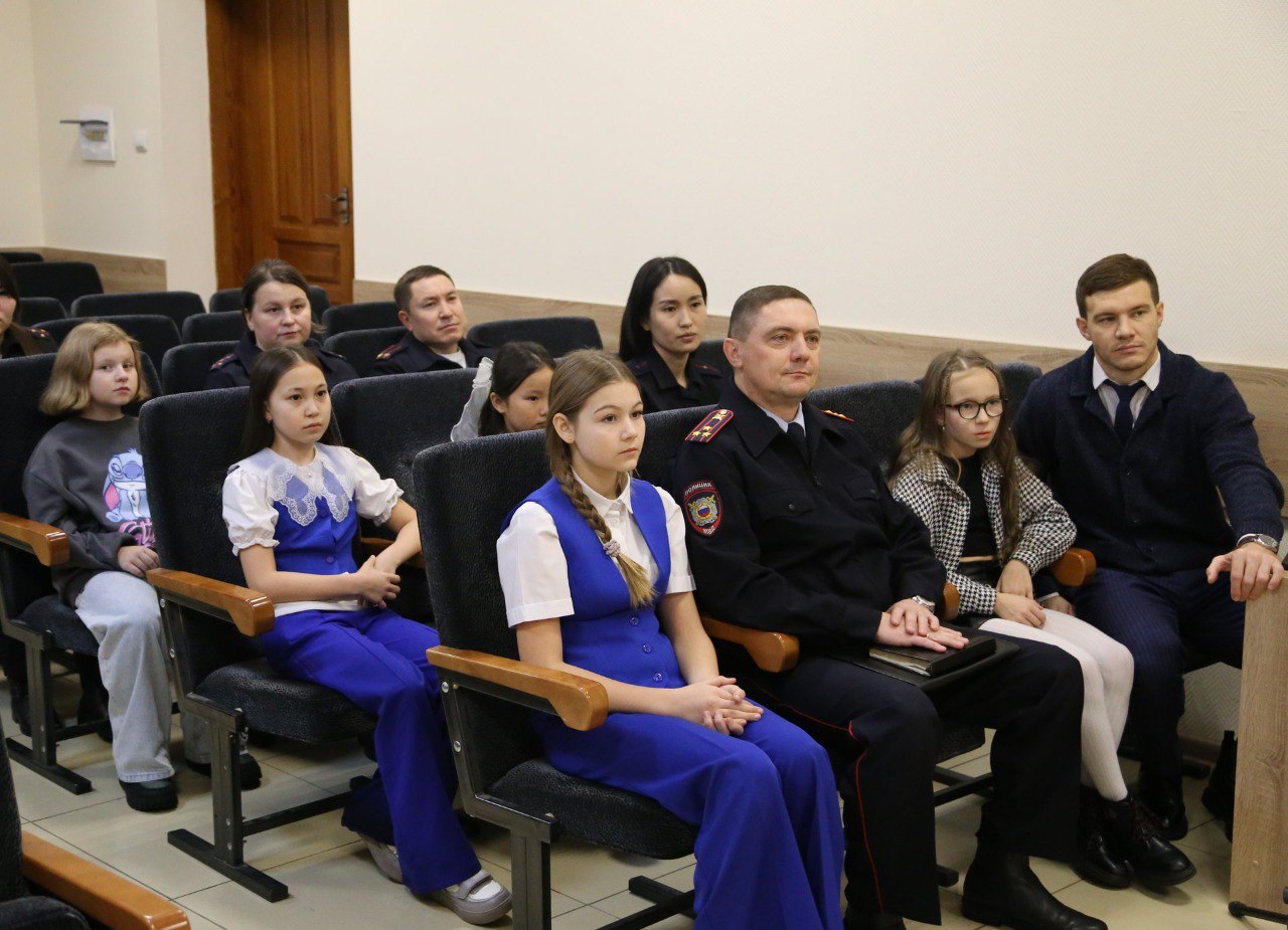 В Министерстве внутренних дел по Республике Алтай состоялась церемония награждения детей, принявших участие в конкурсе рисунков, посвященного Международному дню борьбы с коррупцией, который ежегодно отмечается 9 декабря В Министерстве внутренних дел по Республике Алтай состоялась церемония награждения детей, принявших участие в конкурсе рисунков, посвященного Международному дню борьбы с коррупцией, который ежегодно отмечается 9 декабря