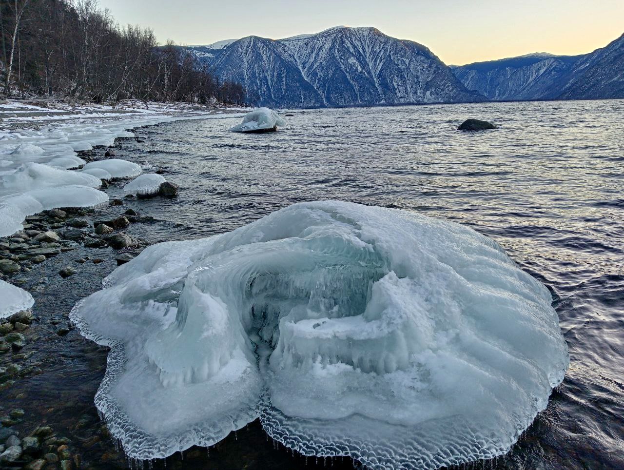 Ледяная архитектура Телецкого озера Ледяная архитектура Телецкого озера