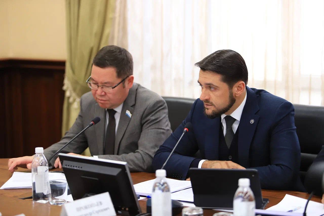 Александр Прокопьев: На очередном заседании Правительства Республики Алтай рассмотрели ряд важных вопросов, среди которых реализация национального проекта «Инфраструктура для жизни» Александр Прокопьев: На очередном заседании Правительства Республики Алтай рассмотрели ряд важных вопросов, среди которых реализация национального проекта «Инфраструктура для жизни»