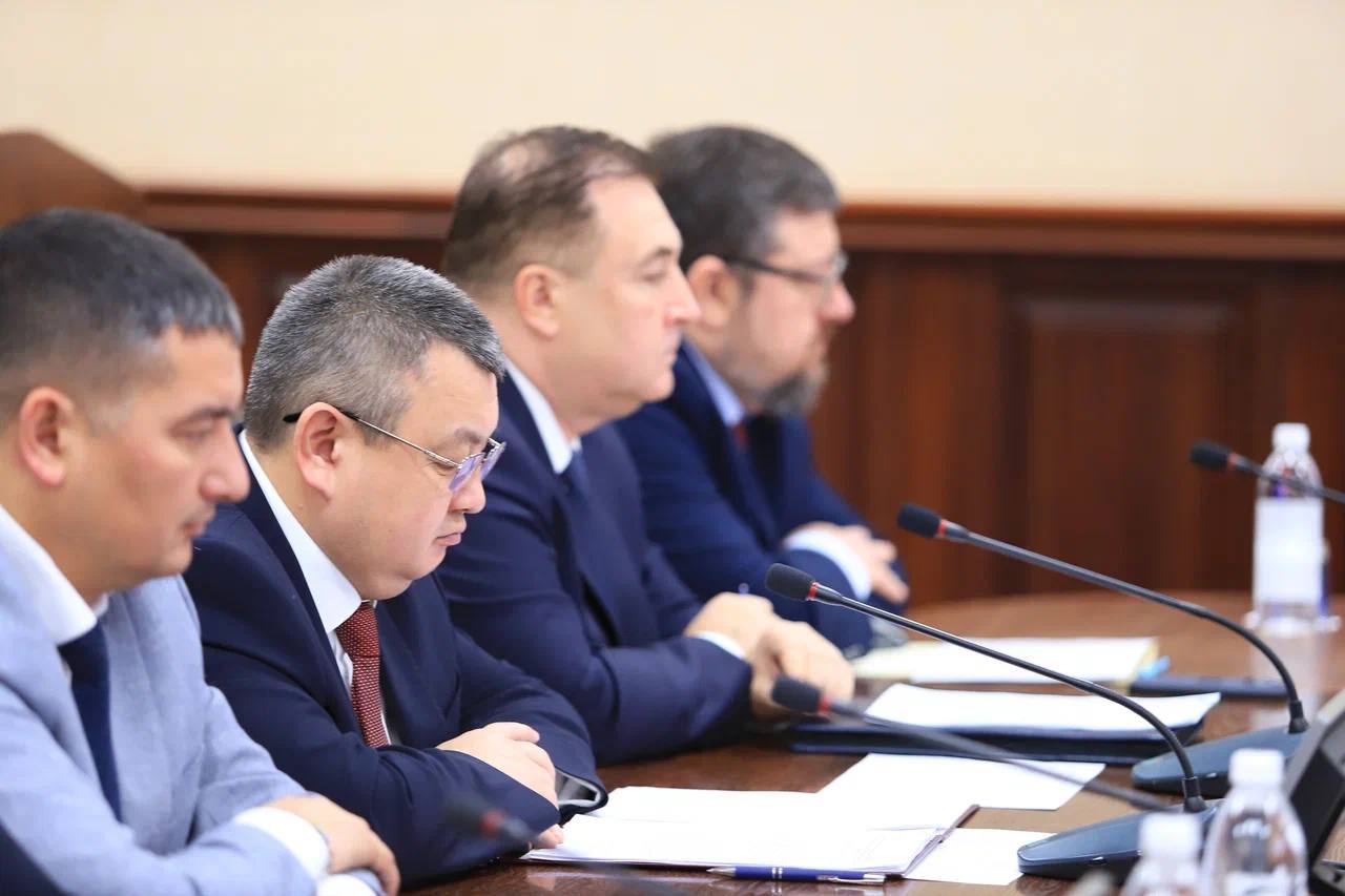 Александр Прокопьев: На очередном заседании Правительства Республики Алтай рассмотрели ряд важных вопросов, среди которых реализация национального проекта «Инфраструктура для жизни» Александр Прокопьев: На очередном заседании Правительства Республики Алтай рассмотрели ряд важных вопросов, среди которых реализация национального проекта «Инфраструктура для жизни»