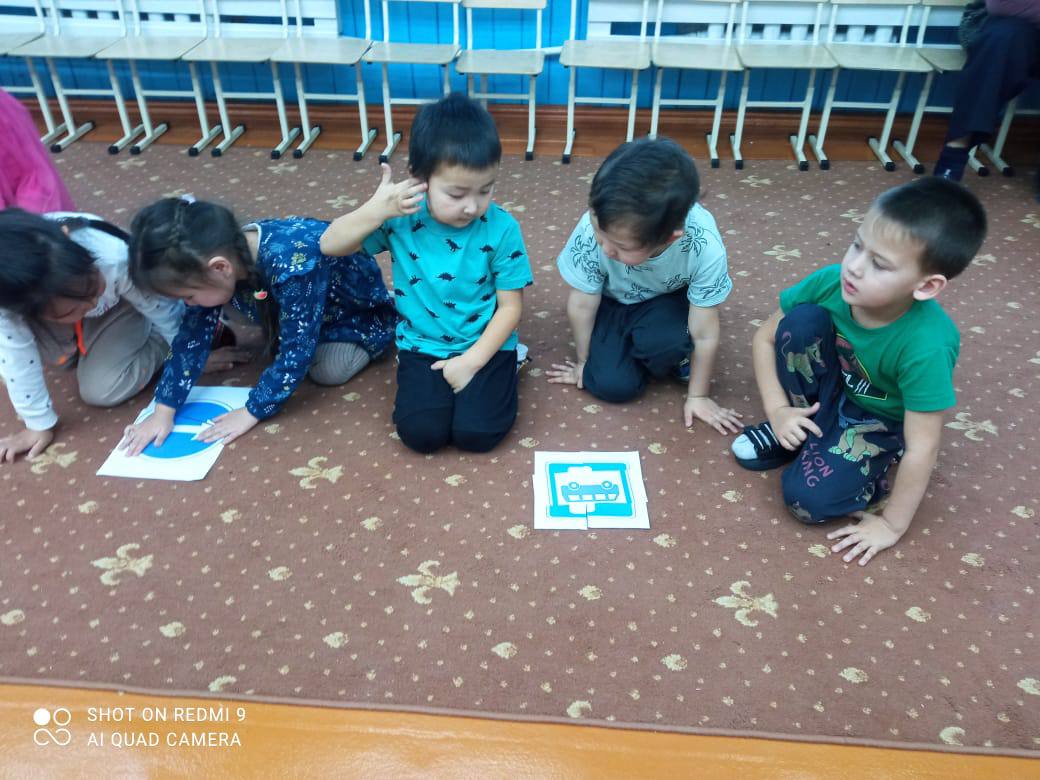 Сотрудники Госавтоинспекции провели мероприятие по ПДД в детском саду «Веселый Городок» Онгудайского района Сотрудники Госавтоинспекции провели мероприятие по ПДД в детском саду «Веселый Городок» Онгудайского района