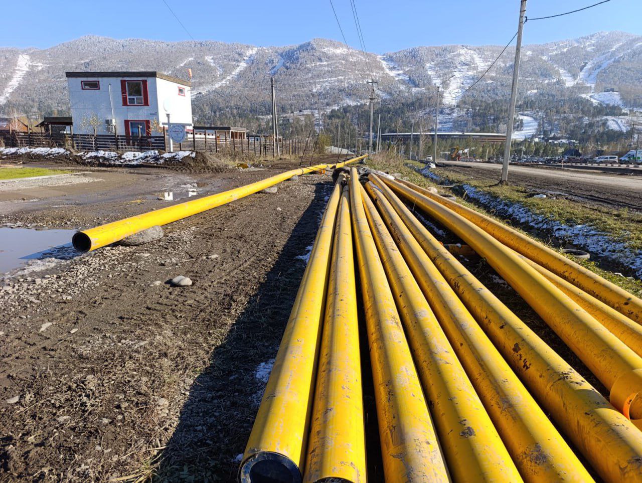 Более 2 км сетей проложено в Озерном Майминского района, выполнено свыше 80 подводок к земельным участкам