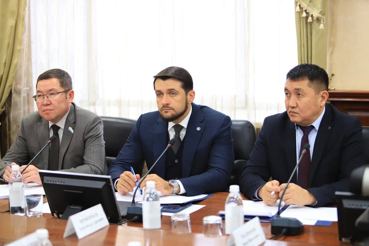 Александр Прокопьев: На очередном заседании Правительства Республики Алтай рассмотрели ряд важных вопросов, среди которых реализация национального проекта «Инфраструктура для жизни» Александр Прокопьев: На очередном заседании Правительства Республики Алтай рассмотрели ряд важных вопросов, среди которых реализация национального проекта «Инфраструктура для жизни»