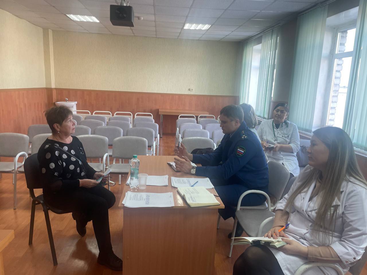 Прокурор города Горно-Алтайска провел прием граждан в городской поликлинике