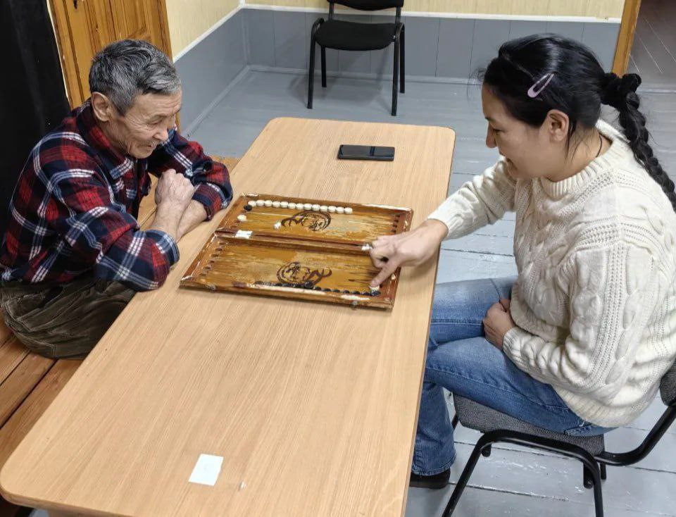 Благотворительный турнир по нардам в поддержку участников СВО прошел в Чемале, сообщила администрация района Благотворительный турнир по нардам в поддержку участников СВО прошел в Чемале, сообщила администрация района