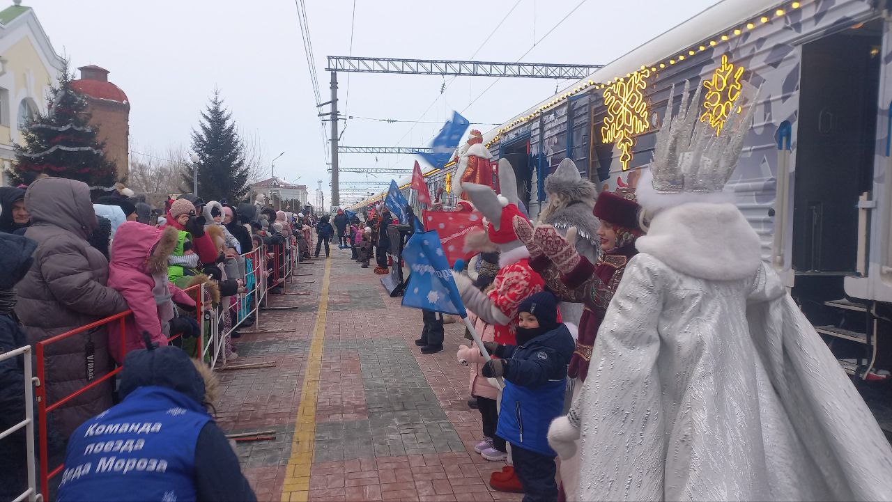 из Карасука, куда впервые прибыл Поезд Деда Мороза из Карасука, куда впервые прибыл Поезд Деда Мороза
