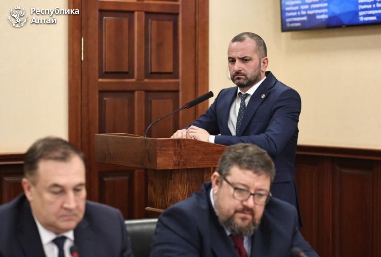 На заседании правительства обсудили развитие дорожно-транспортной сети в Республике Алтай На заседании правительства обсудили развитие дорожно-транспортной сети в Республике Алтай