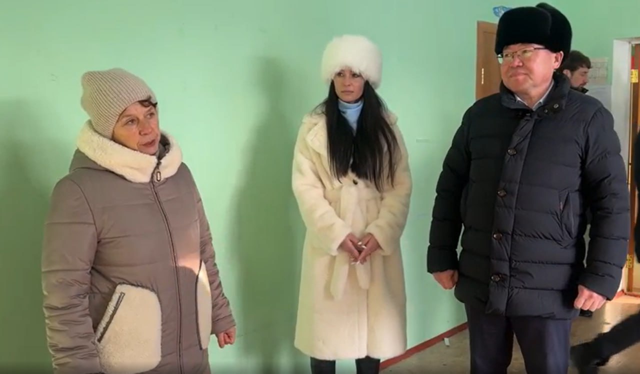 В рамках Дня муниципалитета вместе с главой региона Андреем Турчаком осмотрели ход строительства нового здания детского сада «Медвежонок» в Каракокше