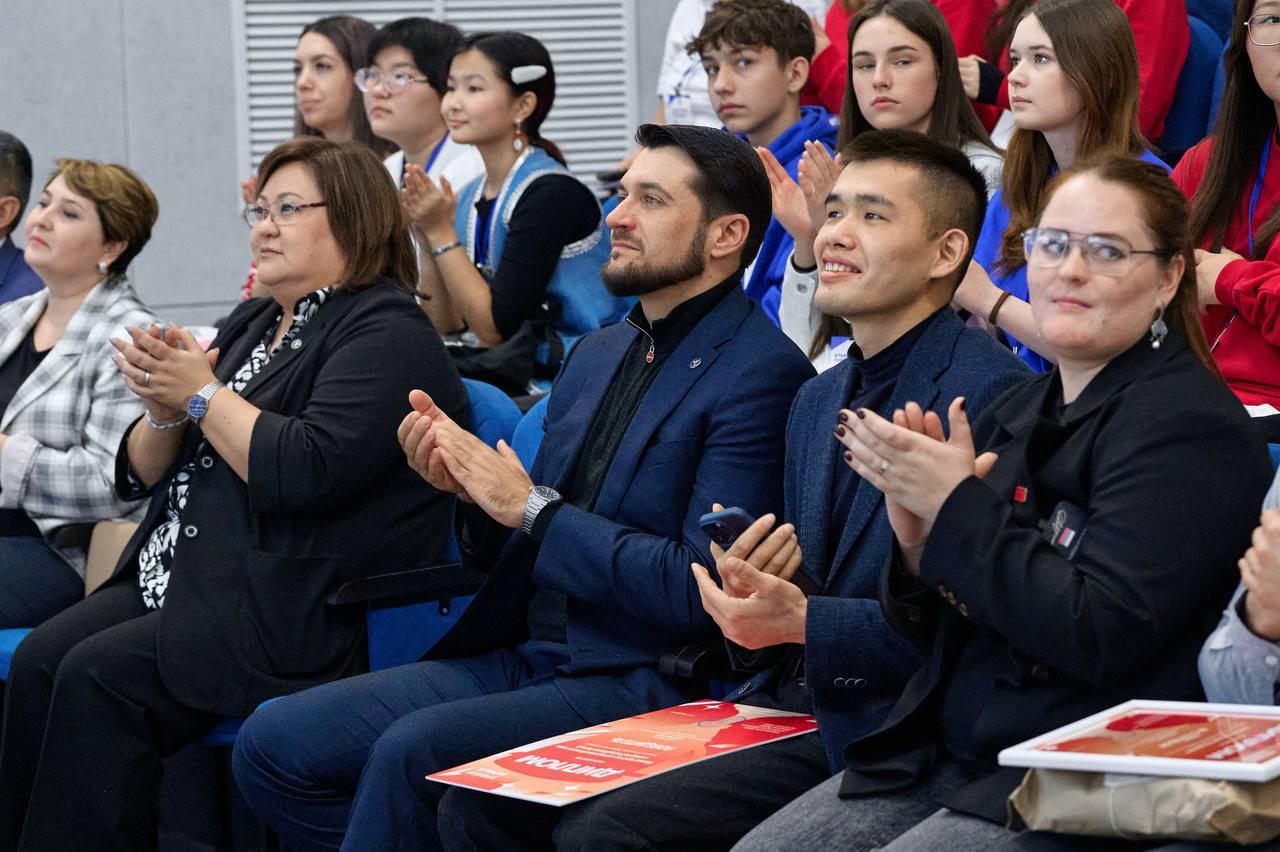 Александр Прокопьев: На конференции регионального отделения Движения Первых Республики Алтай состоялось награждение победителей и призёров регионального проекта «Премия Первых» Александр Прокопьев: На конференции регионального отделения Движения Первых Республики Алтай состоялось награждение победителей и призёров регионального проекта «Премия Первых»