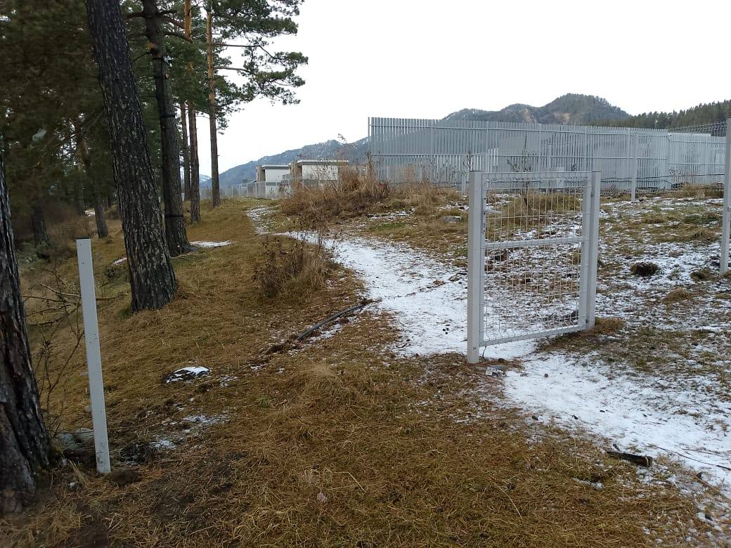 По представлению Горно-Алтайского межрайонного природоохранного прокурора демонтировано ограждение в береговой полосе реки Катунь По представлению Горно-Алтайского межрайонного природоохранного прокурора демонтировано ограждение в береговой полосе реки Катунь